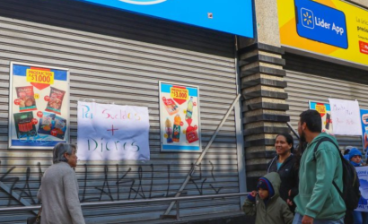 Huelga moviliza a más de 10 mil trabajadores de Walmart Chile