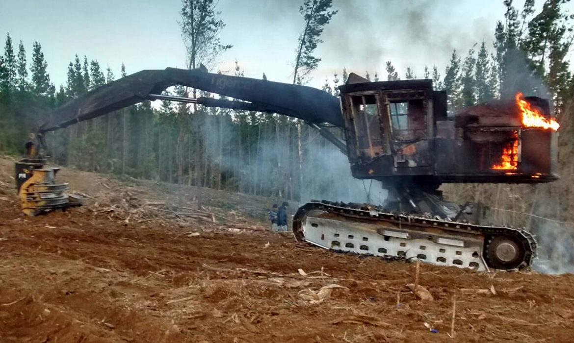 Al menos 5 máquinas forestales son destruidas en nuevo ataque incendiario en localidad de Los Ríos