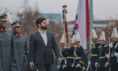 “Autoridad del pueblo”: la nueva polémica que enfrenta La Moneda por la estrella y los colores de la bandera