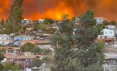 Por incendio en Cruce La Manga: declaran Alerta Roja para la comuna de Santo Domingo en Valparaíso