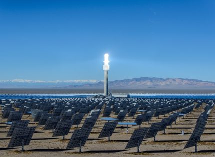 El caso de la planta solar de 1.000 millones de dólares que buscaba ser la más avanzada del mundo y que hoy día ha quedado obsoleta