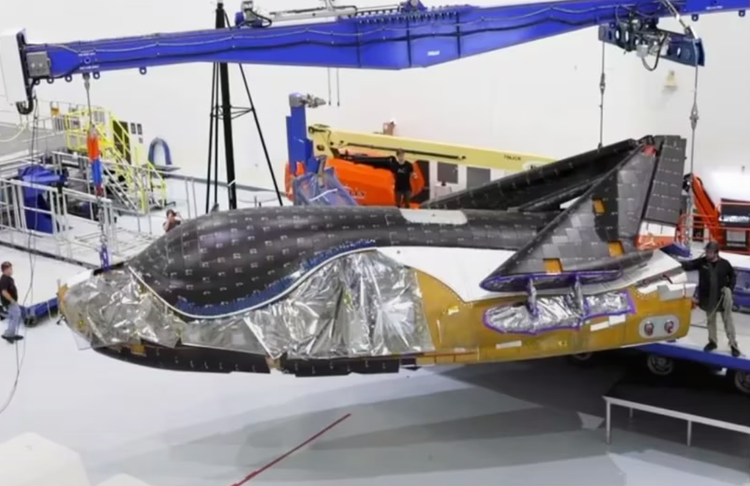 El primer avión espacial se prepara para su lanzamiento desde Florida