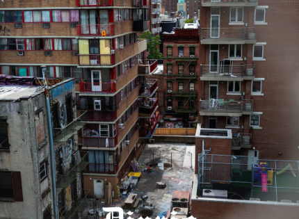 A más de la mitad de los latinos en Estados Unidos les preocupa no poder pagar el alquiler o la hipoteca cada mes