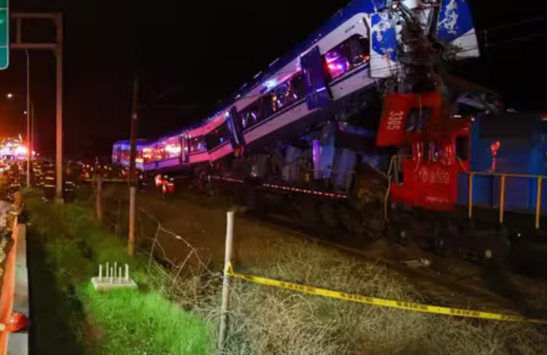 Dos fallecidos y nueve heridos: Lo que se sabe del choque frontal de trenes en San Bernardo