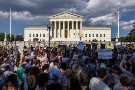 La Corte Suprema indica que los fiscales sobrepasaron sus atribuciones al acusar a cientos de manifestantes involucrados en el asalto al Capitolio