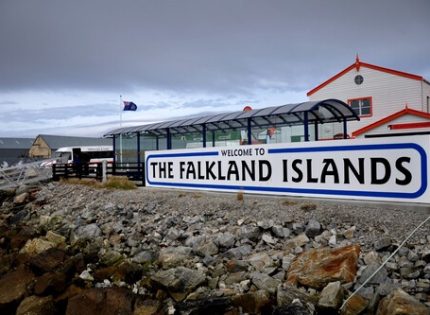 Las Islas Malvinas descansan sobre 500 millones de barriles de petróleo. Ahora Reino Unido quiere autorizar su extracción