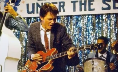 Cómo se hizo la legendaria escena de Volver al Futuro en que Marty McFly toca la guitarra (e inventa el Rock & Roll)