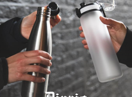 Pueden ser más sucias que el asiento de un W.C.: La importancia de la limpieza regular de las botellas de agua