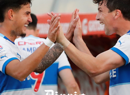Universidad Católica volvió a los triunfos con goleada ante Huachipato en Santa Laura