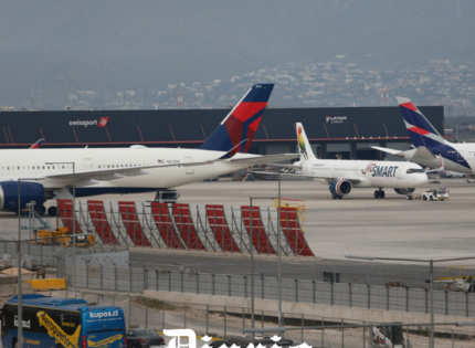 Huelga en el Aeropuerto de Santiago: Bono de colación sigue siendo piedra de tope para acuerdo