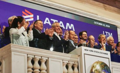 Latam toca la campana en Wall Street: con emoción y recordando su proceso de reorganización la aerolínea inicia las operaciones en la bolsa norteamericana