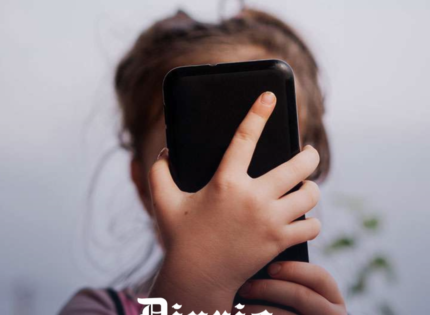 Australia aprueba una ley pionera que prohíbe las redes sociales para menores de 16 años