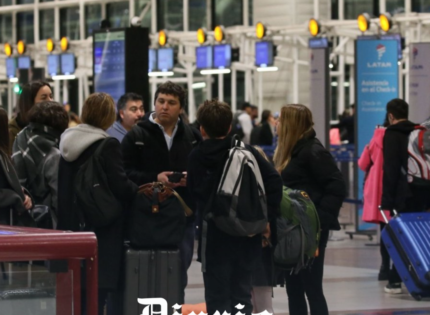 Por paro de DGAC: pasajera y su hijo con parálisis cerebral deberán quedarse 3 días en aeropuerto