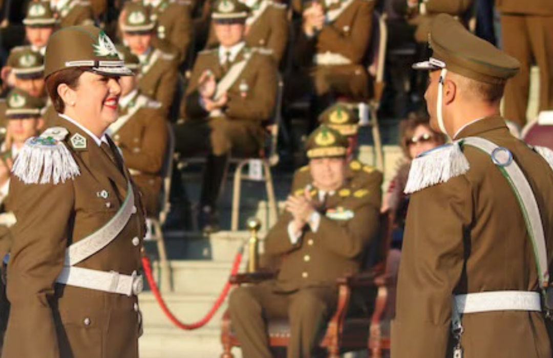 Tras 116 años de historia: asume primera mujer como directora de la Escuela de Carabineros