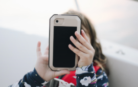Un científico argentino advierte que la radiación de los teléfonos celulares son un riesgo para la salud
