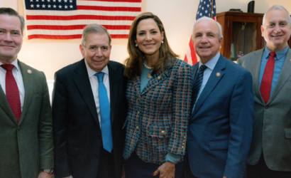 Congresista María Elvira Salazar estadounidense recibe al presidente electo de Venezuela, Edmundo González Urrutia, en el Capitolio