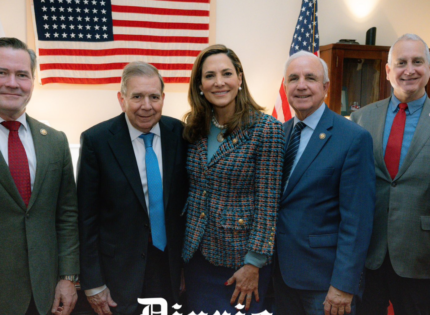 Congresista María Elvira Salazar estadounidense recibe al presidente electo de Venezuela, Edmundo González Urrutia, en el Capitolio