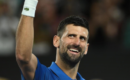 Un incombustible Novak Djokovic venció a Alcaraz y avanzó a semifinales en Australia