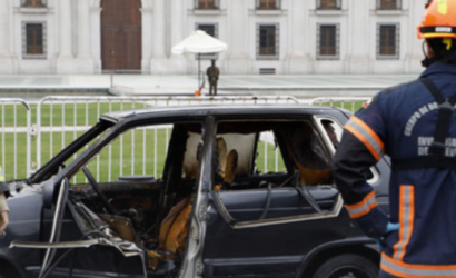 Detienen a conductor que intentó incendiar un furgón frente al Palacio de La Moneda