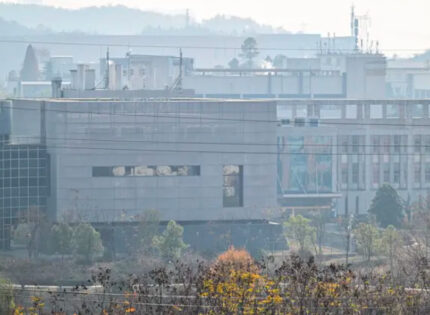 La CIA dice que una fuga de laboratorio sería el probable origen de COVID-19