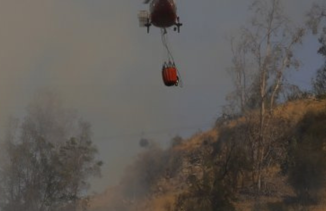 Dispararon contra helicóptero que combatía incendio forestal en Arauco