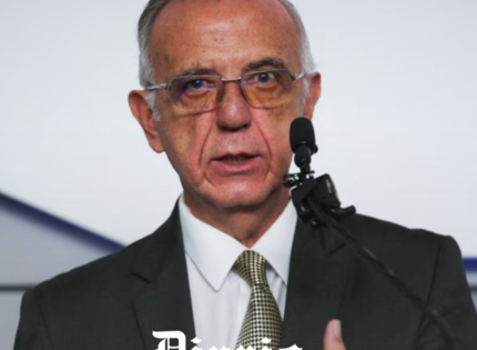 Iván Velásquez presentó su renuncia irrevocable al Ministerio de Defensa, en medio de remezón del gabinete del Gobierno Petro