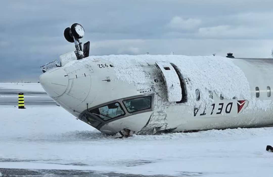 Por qué sobrevivieron todos los pasajeros del avión volcado en Toronto