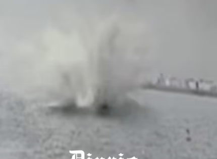 2 pilotos rescatados después de que un avión de combate militar se estrellara en la bahía de San Diego