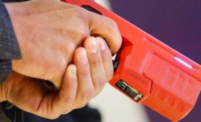 Electrochoque entre Gobierno y alcaldes: crece tensión por pistola “taser” para guardias municipales