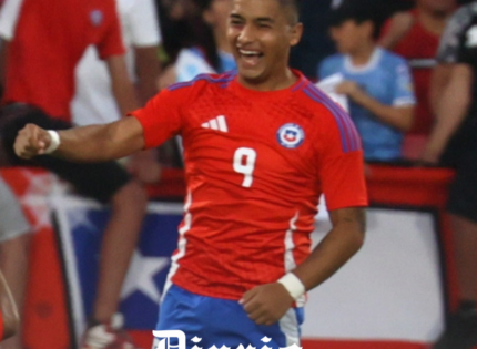 Nicolás Guerra y su triplete con la Roja: «Es un honor porque todo jugador sueña con esto»