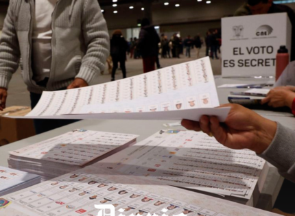 Elecciones en Ecuador: Terminan las votaciones y empieza el escrutinio para elegir presidente