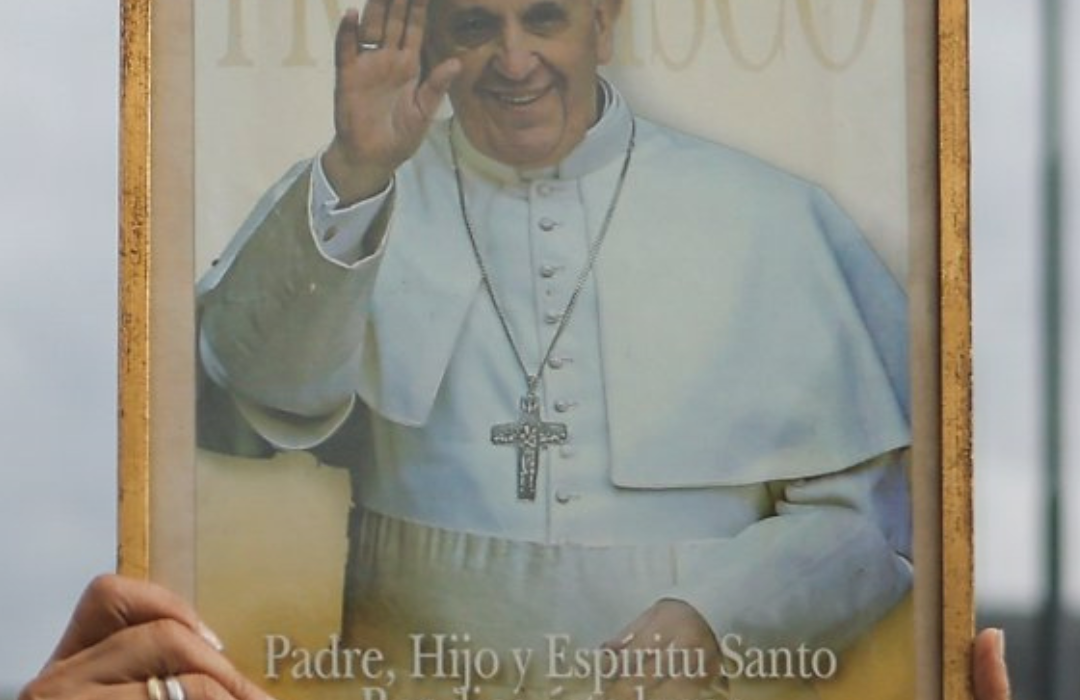 Papa Francisco pasó una noche tranquila y sigue descansando