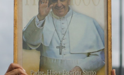 Papa Francisco pasó una noche tranquila y sigue descansando