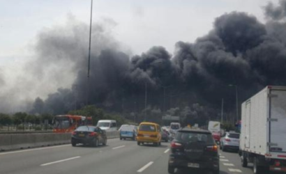 Reportan gigantesco incendio en las cercanías del Aeropuerto de Santiago