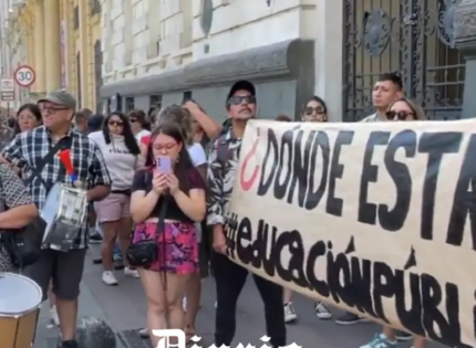 Profesores de Santiago inician paro indefinido por conflicto con Desbordes: Medida afecta a 39 establecimientos