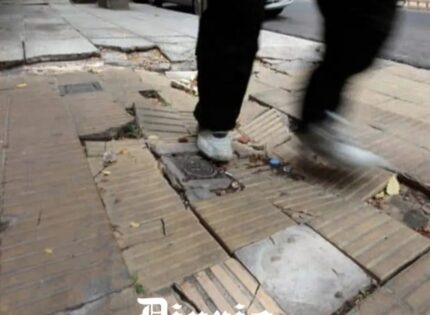 Caídas en veredas, hoyos y falta de señaléticas: Demandas ciudadanas más judicializadas contra municipios con indemnizaciones