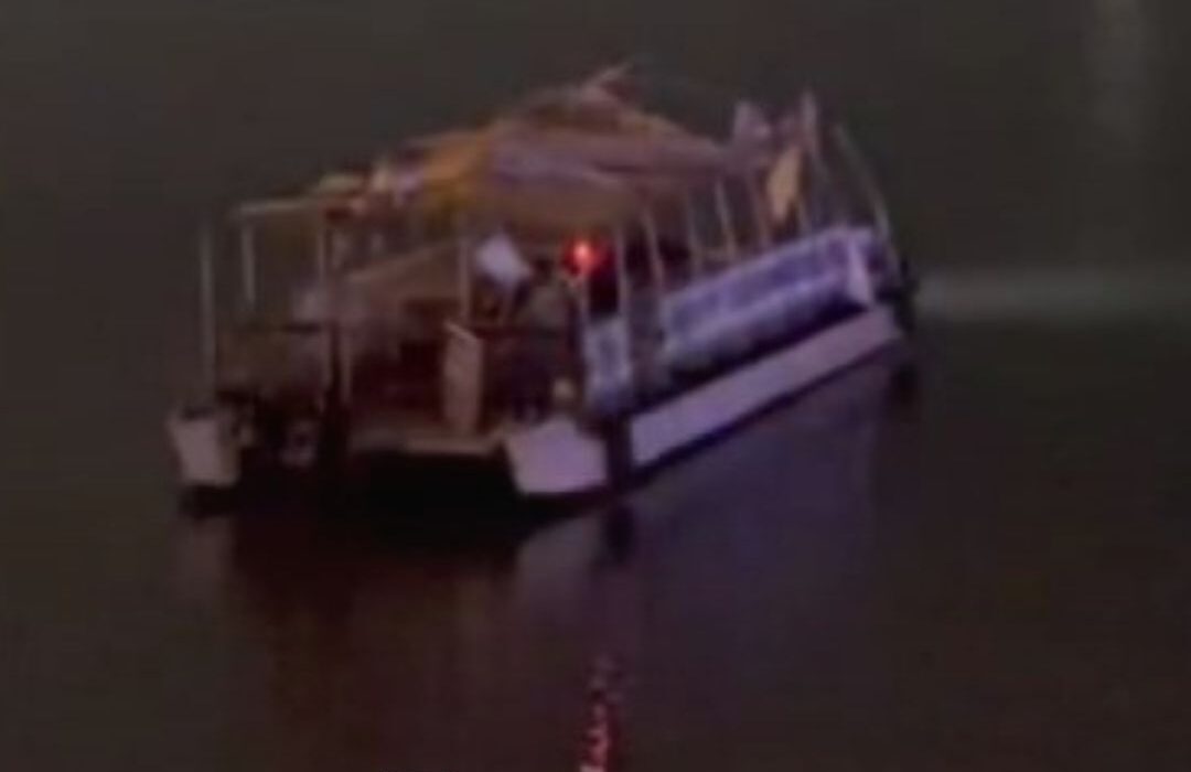 Barco chocó ferry en Florida y escapó: un muerto y varios heridos