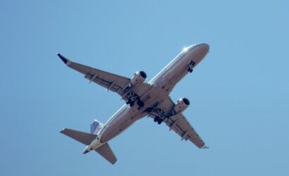 Tres tienen orden de detención vigente: vuelo con 44 chilenos deportados desde EE.UU. despegó este jueves