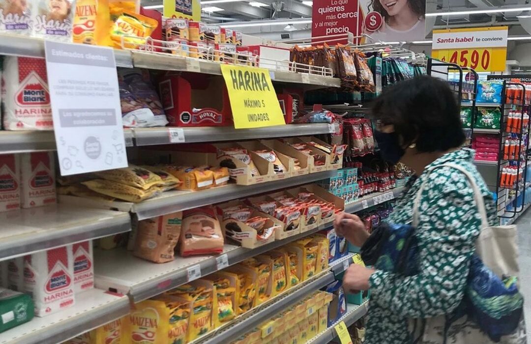 Clienta acusada injustamente de robo en supermercado será compensada con $10 millones: Quedó con secuelas psicológicas