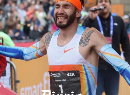 Carlos Díaz, el chileno que logró el oro en los 42 kilómetros de la Maratón de Santiago 2025