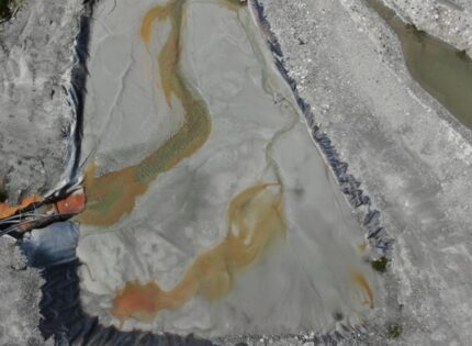 Relave minero colapsado contamina el agua de familias rurales en Aysén: Llevan una década esperando medidas