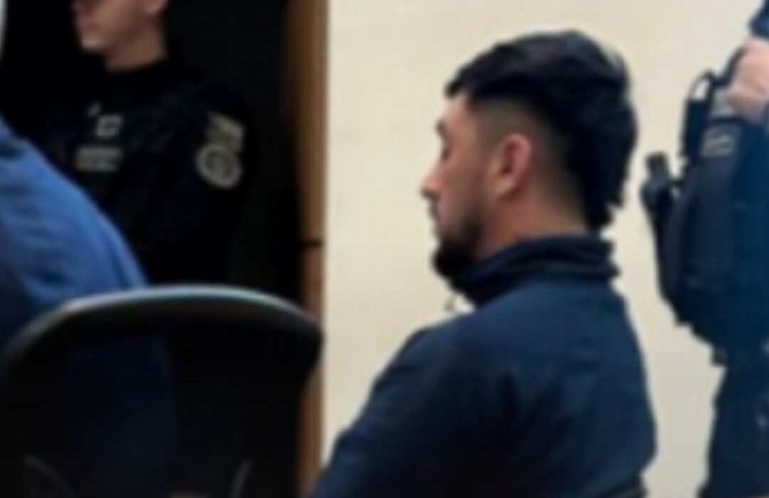 Le robaron su auto, pero terminó detenido por mantener órdenes pendientes por microtráfico y lesiones