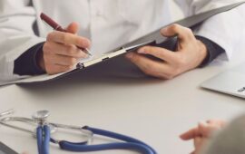 Paradójico: 1.470 médicos emitieron licencias estando ellos mismos con licencia médica
