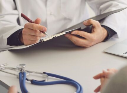 Paradójico: 1.470 médicos emitieron licencias estando ellos mismos con licencia médica