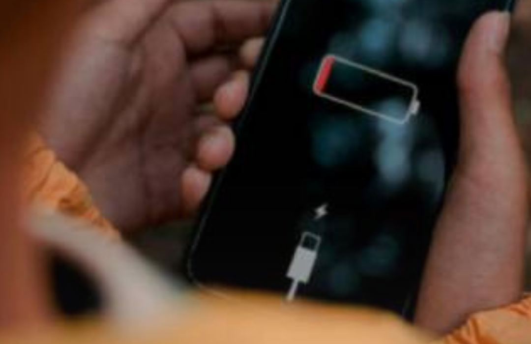 Adolescente de 17 años muere electrocutado mientras cargaba su celular en Ñuble