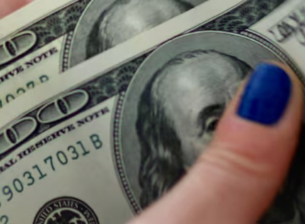 El dólar sube ante un mercado que busca refugio y espera los siguientes pasos luego del ataque de EE.UU. a Irán