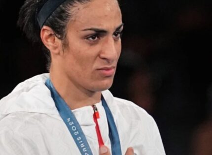 El gesto en los JJOO que probaría que staff de Imane Khelif «sabía que es hombre» y pasó desapercibido