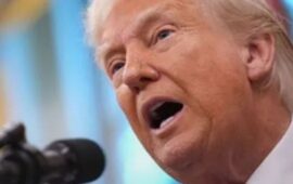 Trump regresa a la Corte Suprema con una apelación de emergencia por despidos masivos