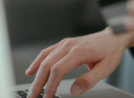 Comercio electrónico repunta a niveles peak de la pospandemia y bordea los US$2.700 millones entre enero-abril