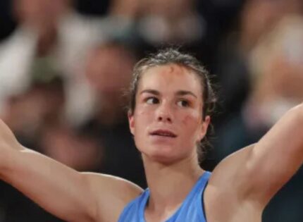 La francesa Lois Boisson, 361° del mundo, da el golpe en Roland Garros y pasa a semis